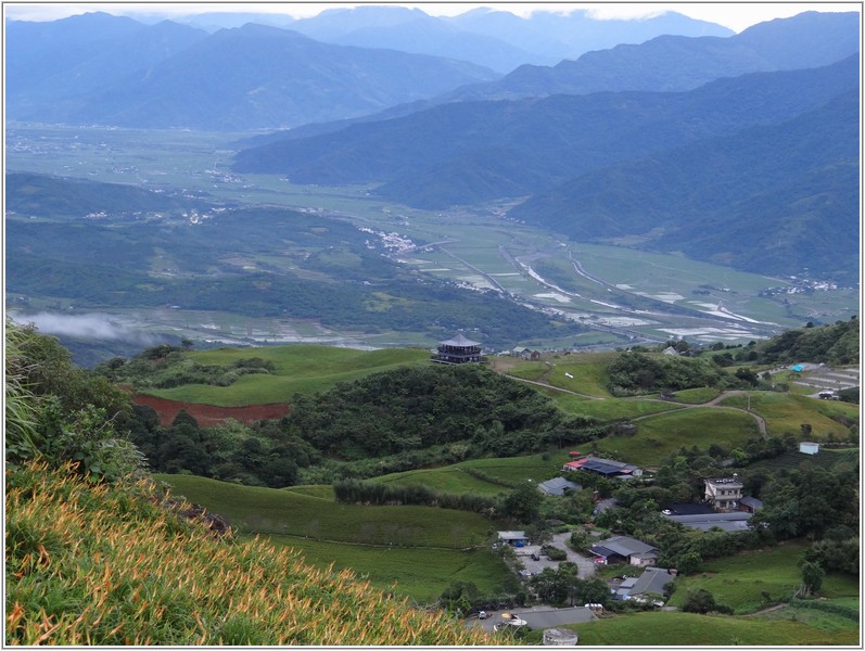 2013-08-13 06-28-43忘憂亭俯瞰花東縱谷.JPG